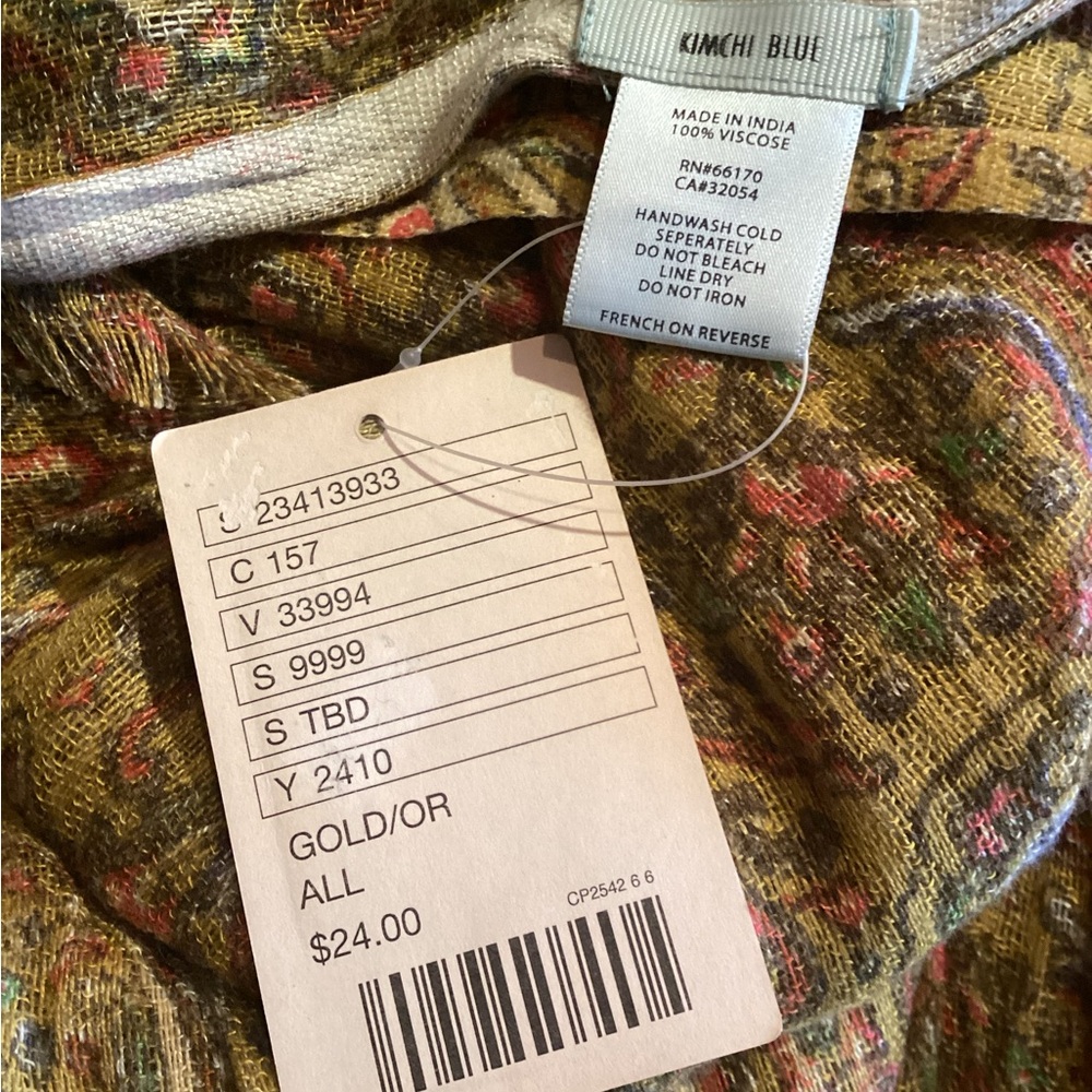 UO Kimchi Blue Gold Paisley Scarf - Picture 6 of 6